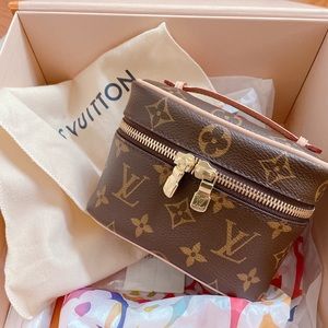 Almost brand new ，with original box and dust bag